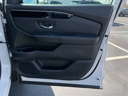 Certified 2025 Honda Pilot EX-L image 29