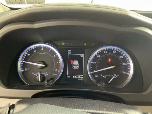 Used 2019 Toyota Highlander XLE AWD/4WD image 25