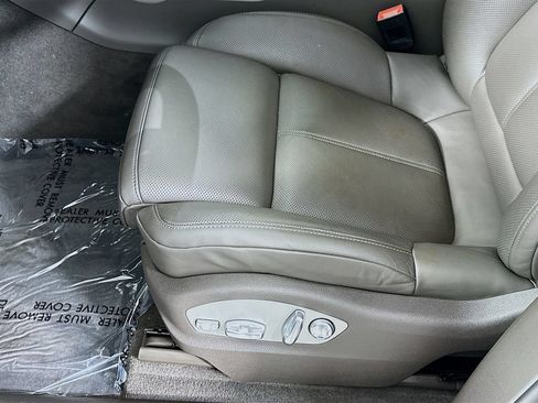 Certified 2025 Porsche Macan AWD/4WD image 22