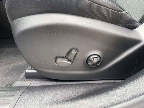 Used 2021 Jeep Cherokee Latitude Plus AWD/4WD image 15