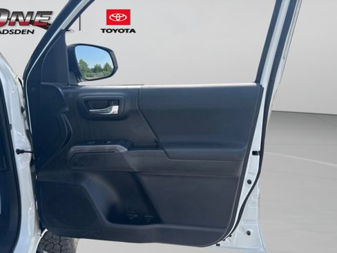 Used 2020 Toyota Tacoma TRD Sport AWD/4WD image 30
