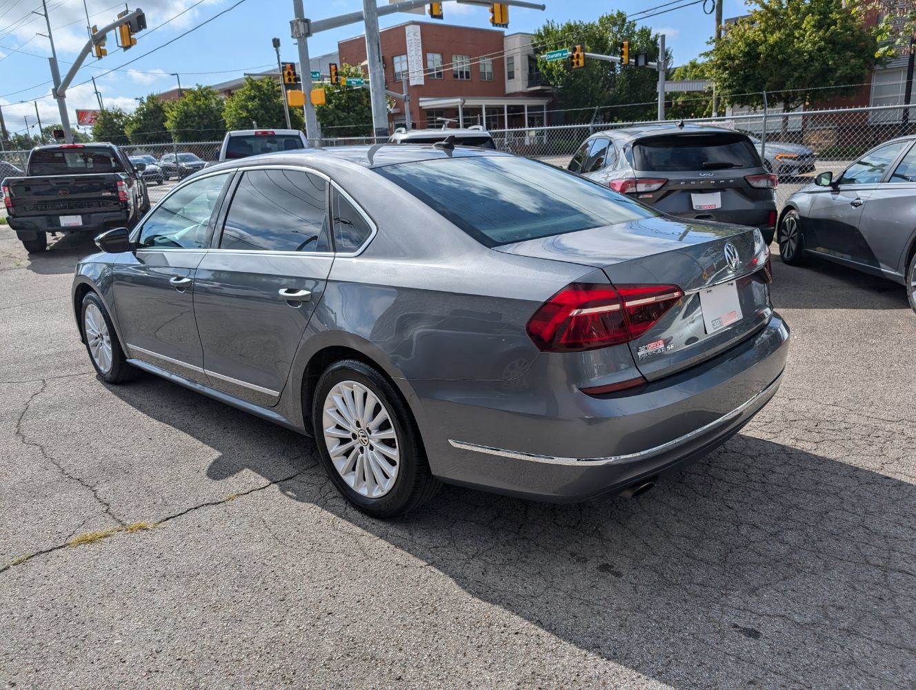 Used 2017 Volkswagen Passat 1.8T SE FWD image 9