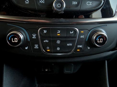 Used 2023 Chevrolet Traverse LT FWD image 45