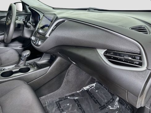Used 2025 Chevrolet Malibu LS FWD image 30