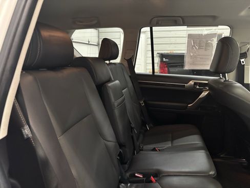 Used 2018 Lexus GX 460 image 39