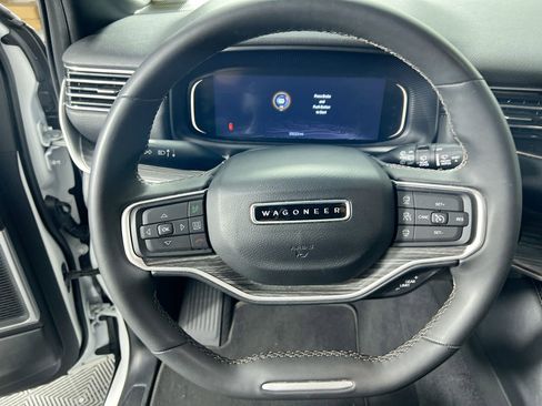 Used 2024 Jeep Wagoneer L Series II w/ Flexible Seating Group image 15