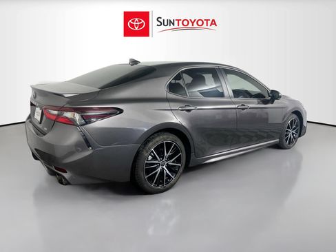 Used 2024 Toyota Camry SE w/ Convenience Package image 4