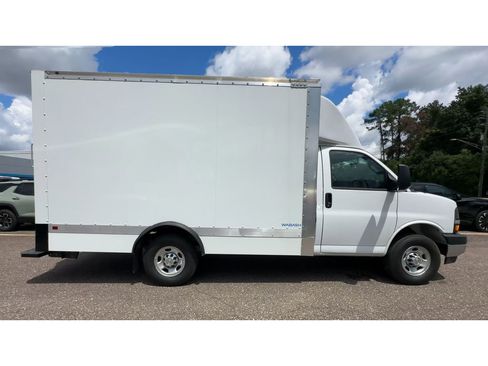 New 2025 Chevrolet Express 3500 Work Van w/ Power Convenience Package image 9