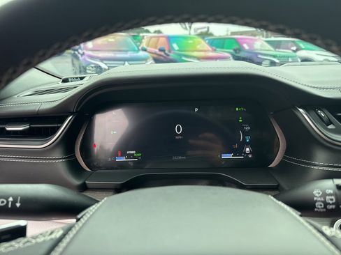 Used 2022 Jeep Grand Cherokee Overland w/ Luxury Tech Group IV image 28