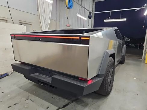 Used 2024 Tesla Cybertruck AWD Crew Cab image 4