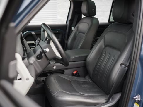 Used 2022 Land Rover Defender 110 SE image 19