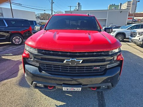 Used 2021 Chevrolet Silverado 1500 LT Trail Boss w/ Convenience Package II image 2