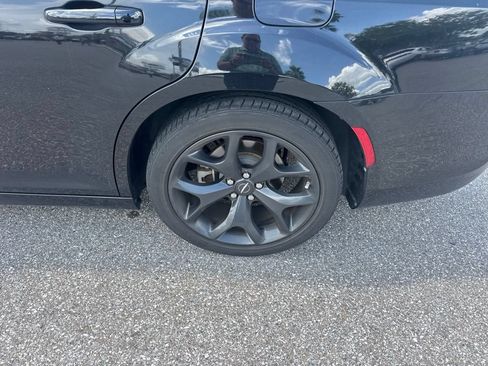 Used 2022 Chrysler 300 S w/ Comfort Group RWD image 9