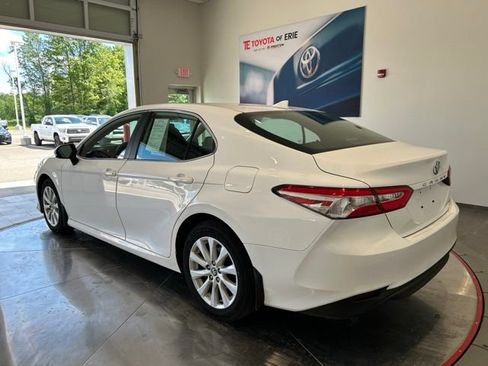 Used 2020 Toyota Camry LE FWD image 5