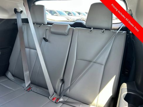 Used 2023 Toyota Highlander Limited FWD image 17