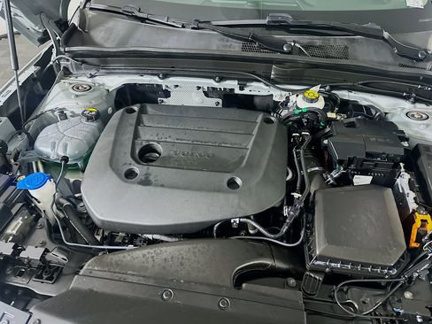 Used 2025 Volvo XC40 B5 Core image 34