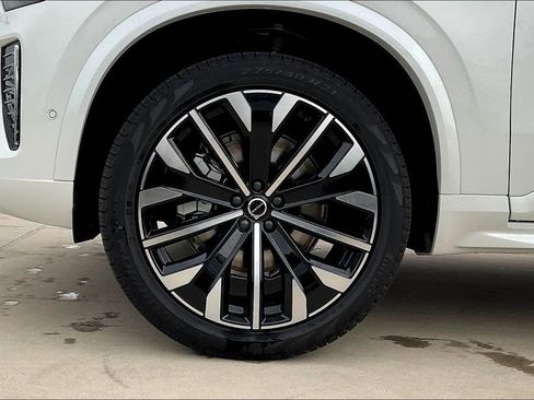 New 2026 Volvo XC90 B6 Ultra w/ Protection Package image 24