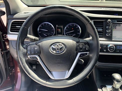 Certified 2018 Toyota Highlander XLE AWD/4WD image 12