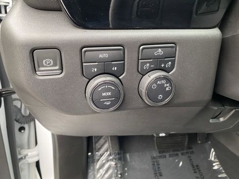 Used 2024 Chevrolet Silverado 1500 LT image 20