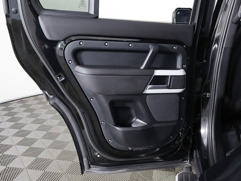 Used 2024 Land Rover Defender 110 SE image 26