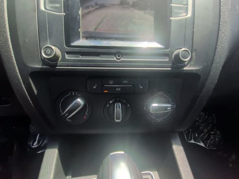 Used 2017 Volkswagen Jetta SE FWD image 19
