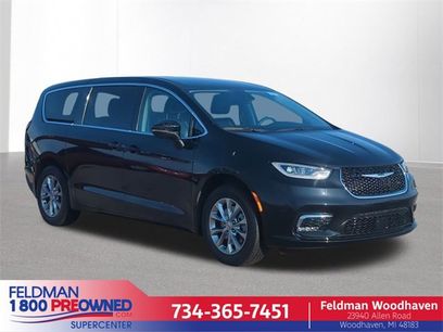 Used 2023 Chrysler Pacifica Touring-L