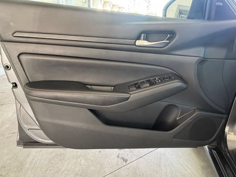 Used 2025 Nissan Altima 2.5 SV FWD image 18