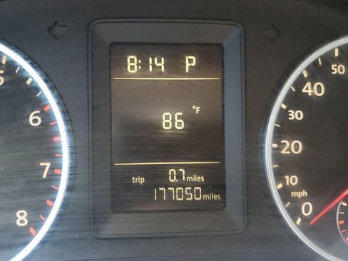 Used 2011 Volkswagen Tiguan S image 23