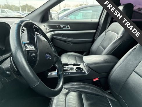 Used 2017 Ford Explorer XLT w/ Equipment Group 202A image 7