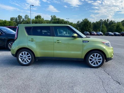 Used 2018 Kia Soul + FWD image 5