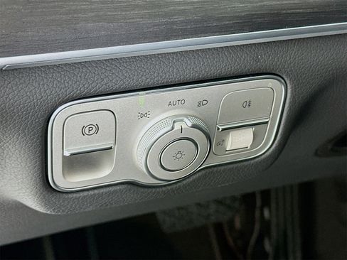 Used 2025 Mercedes-Benz GLE 350 4MATIC image 11