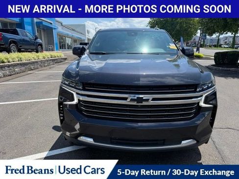 Used 2023 Chevrolet Suburban LT w/ LT Signature Plus Package AWD/4WD image 2