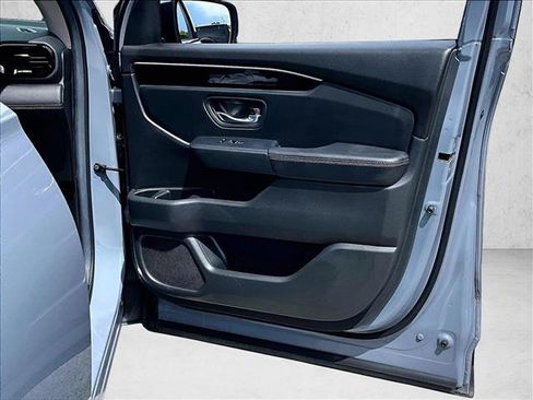 Used 2025 Honda Pilot Touring image 18
