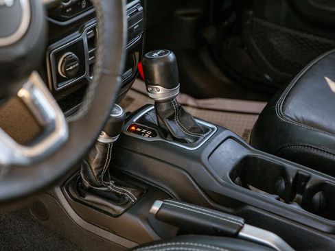 Used 2020 Jeep Wrangler Unlimited Sahara image 14