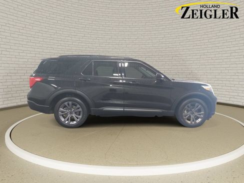 Used 2022 Ford Explorer XLT w/ Equipment Group 202A AWD/4WD image 4