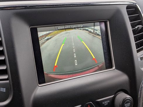 Used 2018 Jeep Grand Cherokee Laredo image 27