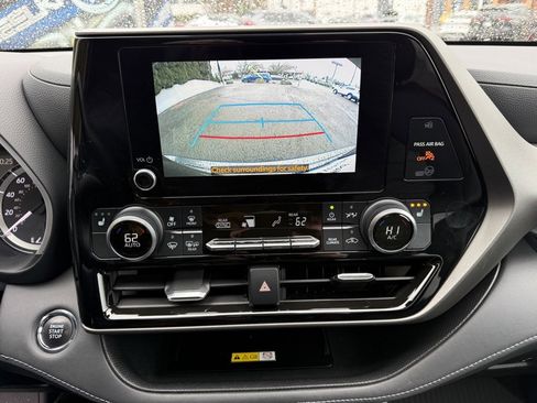 Certified 2023 Toyota Highlander XLE image 28