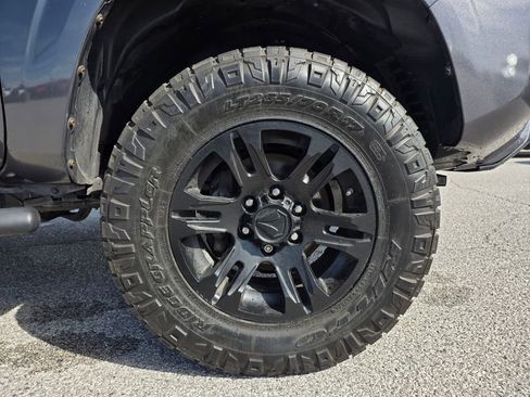 Used 2020 Toyota Tacoma SR image 31