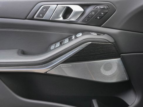 Certified 2025 BMW X7 M60i image 23