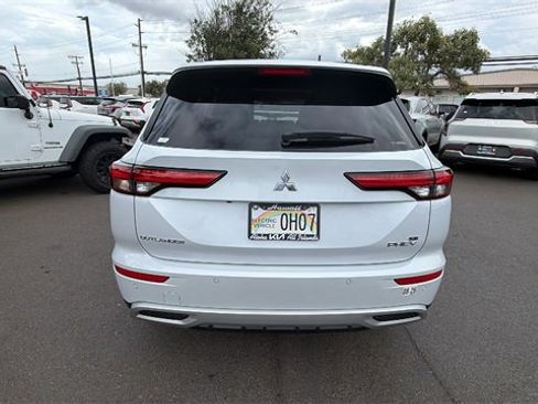 Used 2024 Mitsubishi Outlander 4WD Plug-In Hybrid image 4
