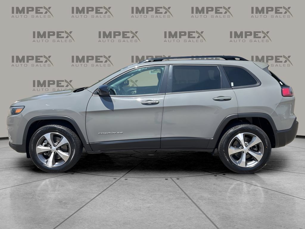 Used 2022 Jeep Cherokee Limited AWD/4WD image 2