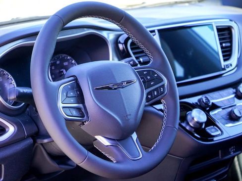 New 2026 Chrysler Voyager LX image 8