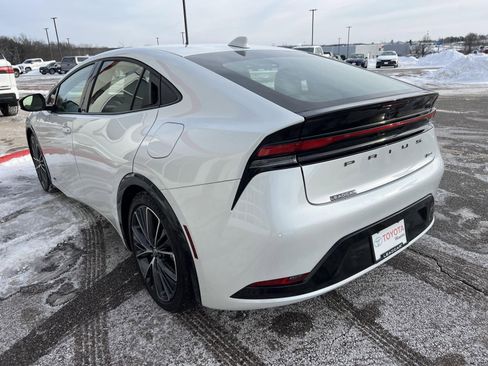 Used 2025 Toyota Prius XLE image 9