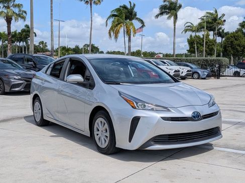 Used 2022 Toyota Prius LE image 3