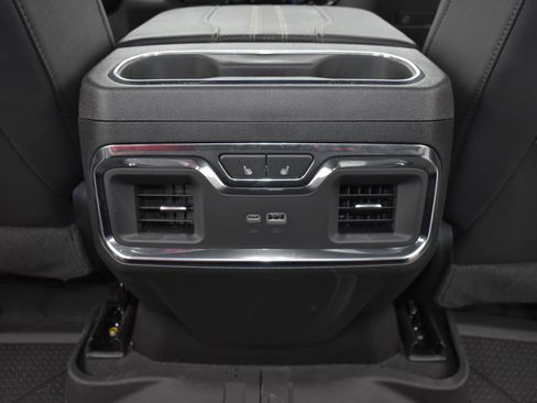 Used 2024 Chevrolet Silverado 1500 High Country image 18