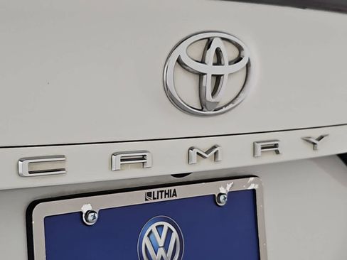 Used 2018 Toyota Camry LE FWD image 12