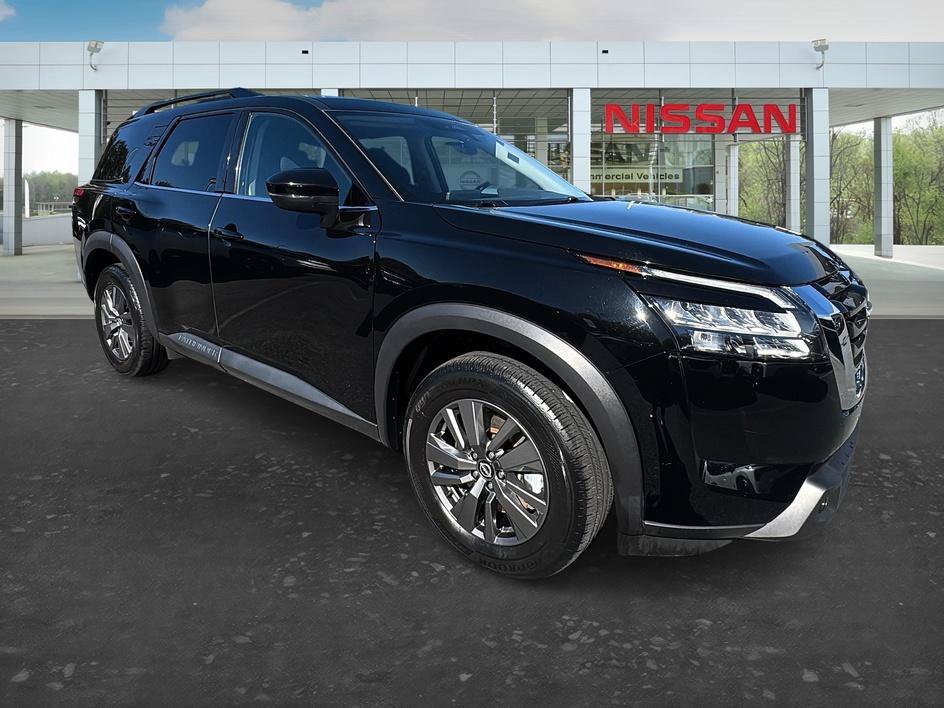 Certified 2025 Nissan Pathfinder SV FWD image 7