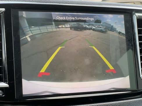 Used 2023 Chrysler Pacifica Touring-L FWD image 24