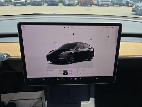 Used 2024 Tesla Model Y Long Range AWD/4WD image 21