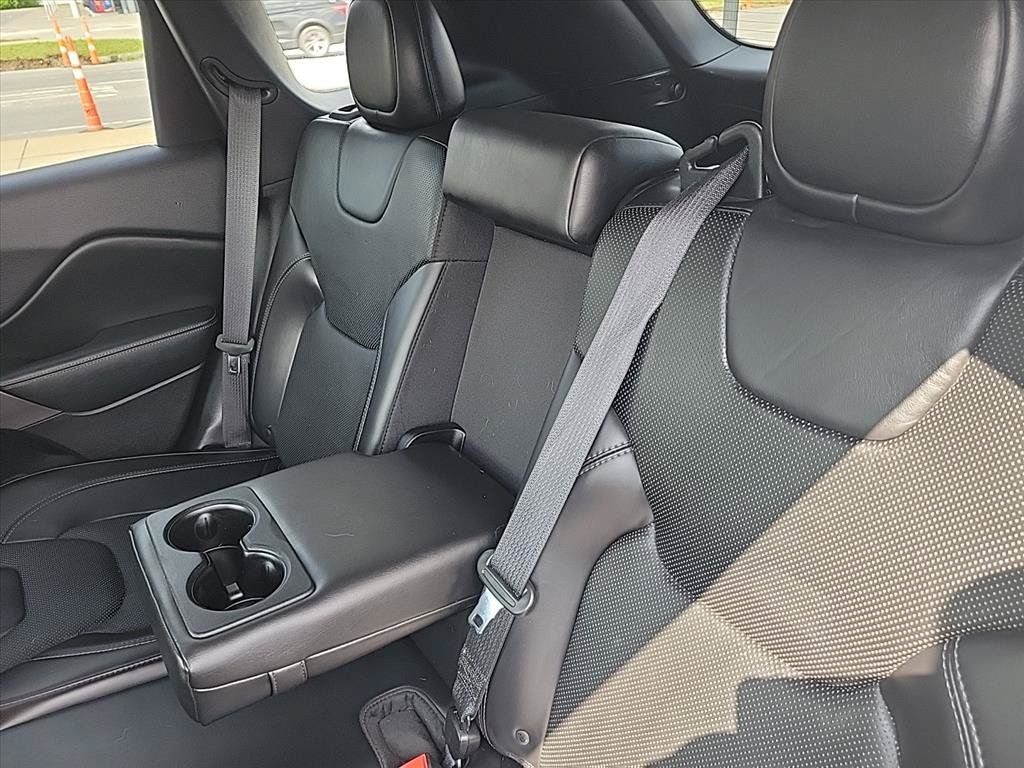 Used 2019 Jeep Cherokee Limited AWD/4WD image 18